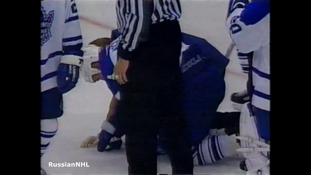 Pavel Datsyuk's sweet no look pass to Henrik Zetterberg vs Leafs (2002) смотреть онлайн