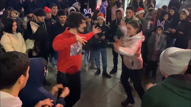 Тбилиси Лезгинка 2022 Шибаба Девушки Танцуют Супер В Толпе Бешенная Атмосфера Чеченская Песня смотреть онлайн