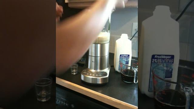 Making Frappe' with my Breville BBL600XL Ikon 750-Watt 51-Ounce Blender смотреть онлайн