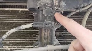 Тойота Хайлендер вскрытие капота