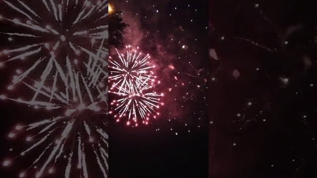 Центральная район, Центральный парк в Тольятти начало 22:00: конец салюта 22:05 смотреть онлайн