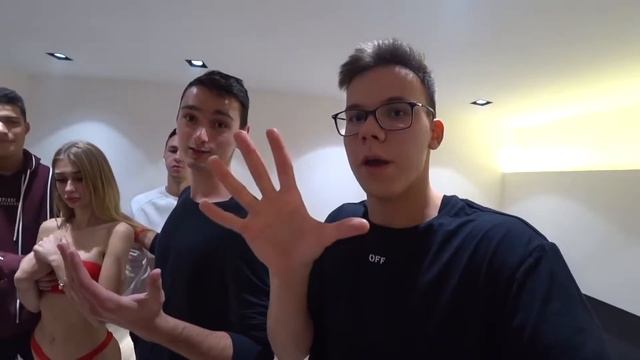 Блог:ТОТ КТО УБЕРЕТ РУКУ ПОСЛЕДНИМ С КРАСОТКИ ПОЛУЧИТ ЕЕ НА СУТКИ ЧЕЛЛЕНДЖ смотреть онлайн