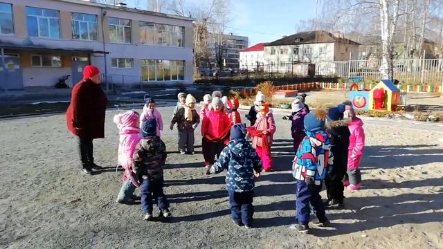 Подвижная игра _Избушка_.mp4 смотреть онлайн