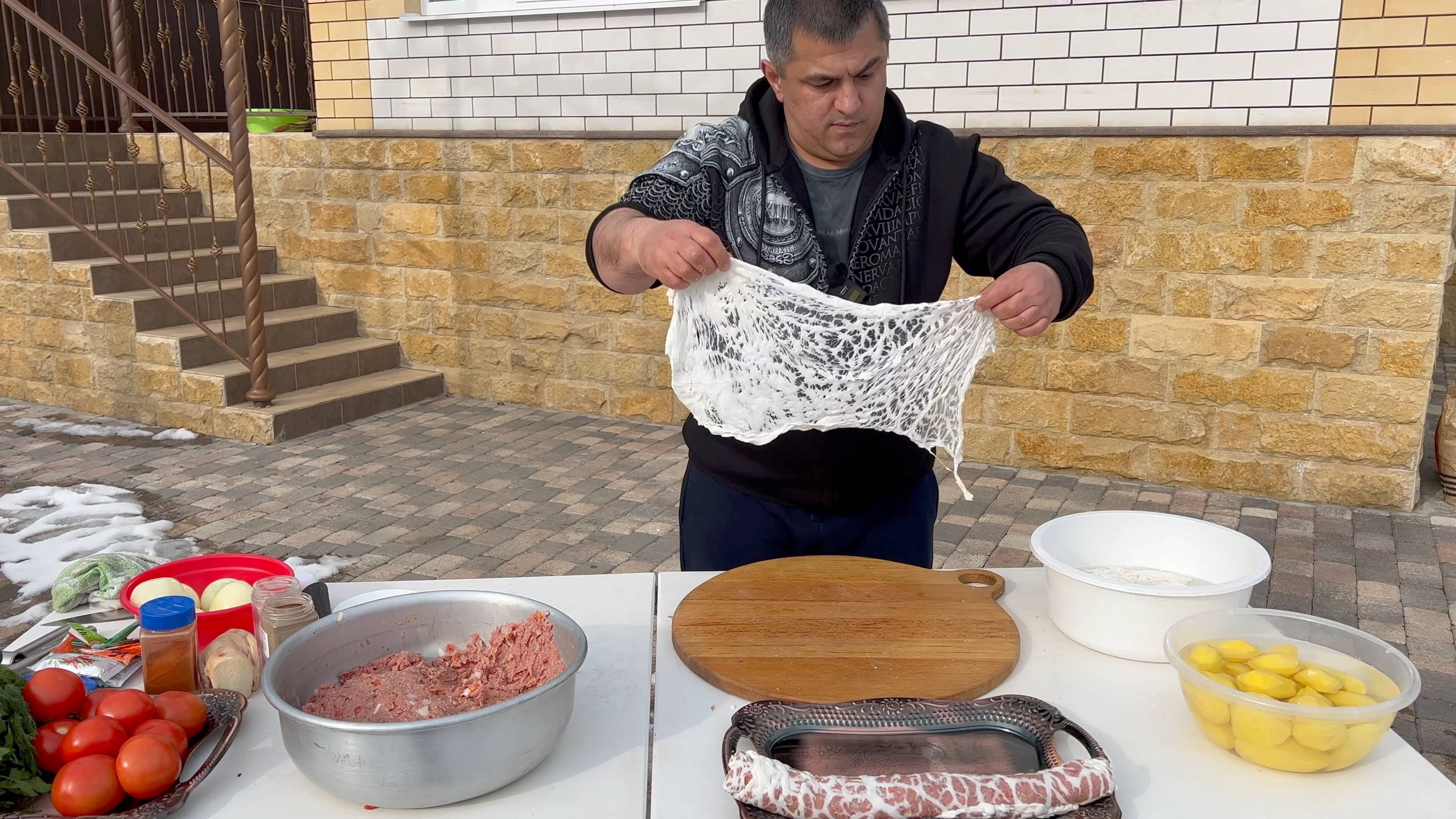 Такой шашлык вы точно не пробовали! Рулеты из фарша в жировой сетке на мангале / Роллы из фарша смотреть онлайн