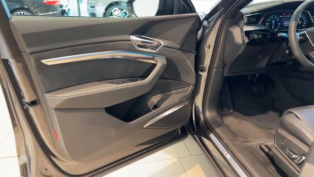 2022 Audi E-tron 55 S LINE - Interior and Exterior Walkaround смотреть онлайн