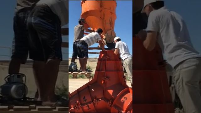 Тетраподы на берегу Каспийского моря смотреть онлайн