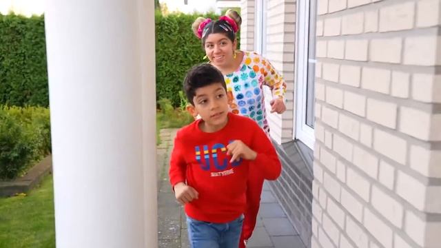 Jason और Alex: बच्चे कैसे एक नया खेल खेलते हैं, इसके बारे में एक मजेदार कहानी смотреть онлайн