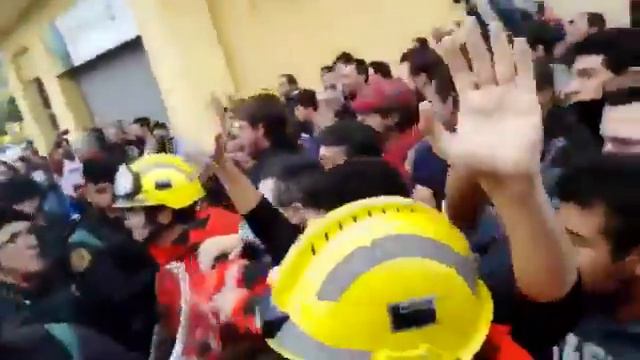 Каталонские пожарные против испанской полиции смотреть онлайн