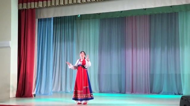 "Коло саду Ванька ходит", лирическая Смоленской области. Исп. Алина Андреева смотреть онлайн