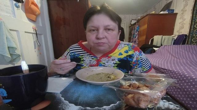 Мукбанг Гречневая каша с печенью и Куриные Гузки смотреть онлайн