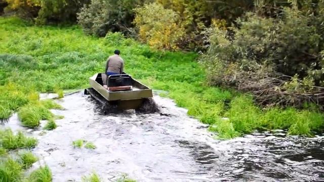 Гусеничный вездеход "Черепаха" тест-драйв на болоте смотреть онлайн