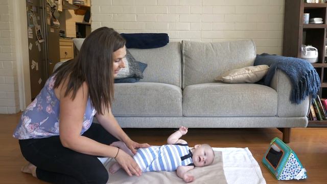 Help Your Baby Roll Over Now: 4 Tips to Teach Baby to Roll Over смотреть онлайн