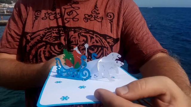 Дед Мороз в санях, запряжённых тремя медведями, с ёлкой и подарками новогодняя 3D открытка. смотреть онлайн