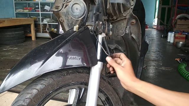 HOW TO REPLACE A SPEEDOMETER CABLE ON MOTORCYCLE