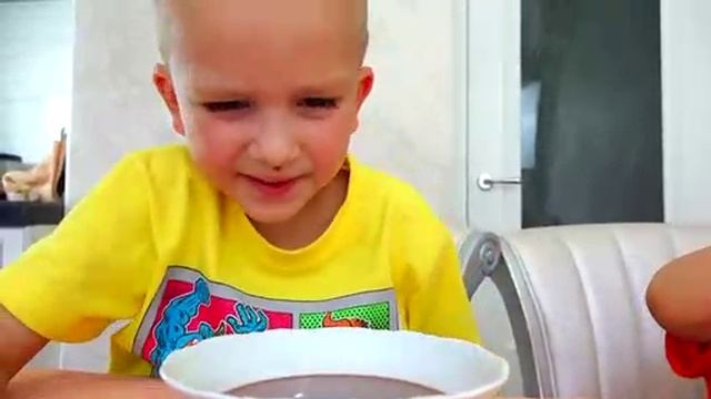 BAD BABY LOTS OF CANDY CHOCOLATE CHALLENGE смотреть онлайн