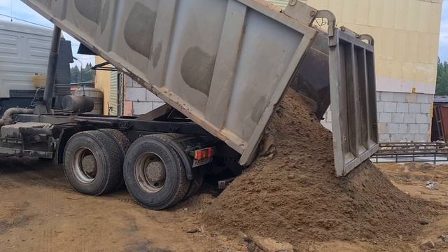 25 ТОНН песка .Кругом обман?#ремонтгаража #песок #25тонн смотреть онлайн