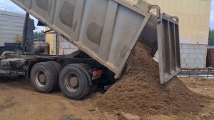 25 ТОНН песка .Кругом обман?#ремонтгаража #песок #25тонн