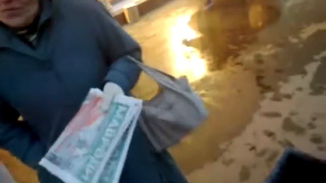 Раздача газет 25.10.2013 г.Москва м.Пушкинская. Гвардия МММ. Суппер МММщик - Баба Нина! смотреть онлайн