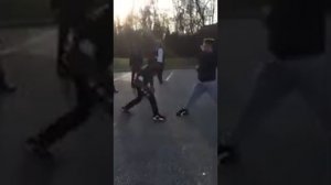 ДРАКА на улице! Боксёр против уличного бойца!!.mp4