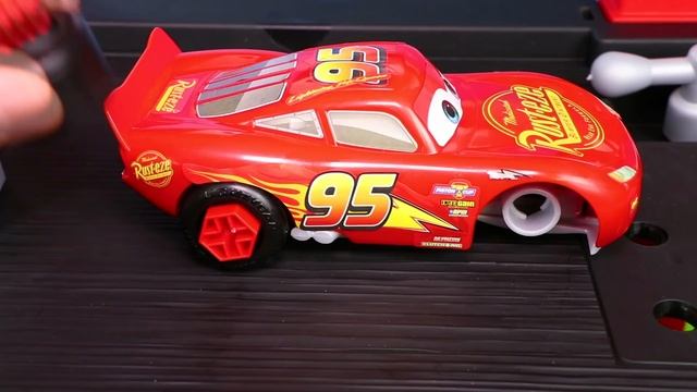 Тачки/Молния Маккуин/Машинки смотреть онлайн