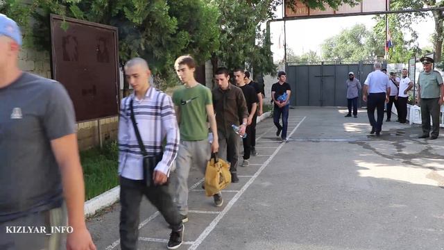 18 июня в Кизляре состоялась торжественная отправка призывников на военную службу. смотреть онлайн