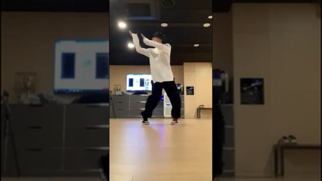 Popping Practice 190205 JHope HopeOnTheStreet смотреть онлайн