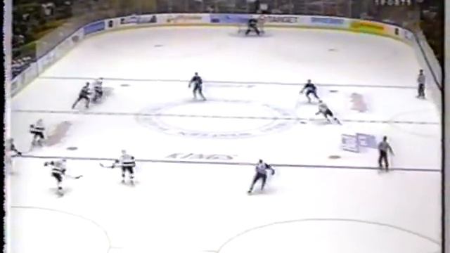 Dmitri Khristich's goal vs Leafs from Gretzky's sick pass (16 dec 1995) смотреть онлайн