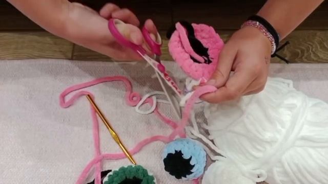 Вязание игрушки Глазик плюшевыми нитками смотреть онлайн
