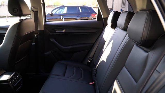 Škoda Karoq дооснащаем и повышаем комплектацию, перетяжкой салона в экокожу [ВЫБОР ЭКОКОЖИ 2021] смотреть онлайн
