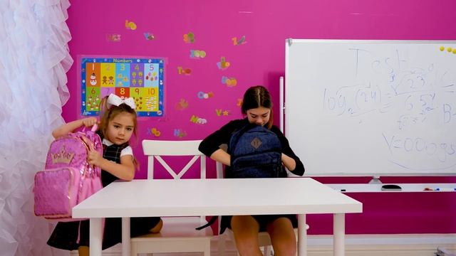 Бедный Ученик против Богатого. Типы Учеников в школе | Мия Настя и Артем смотреть онлайн