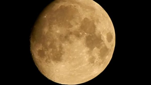 Что за белая точка на Луне!!! White dot on the moon