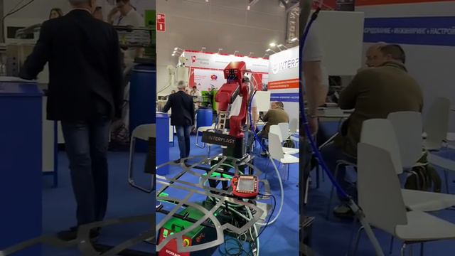 Кобот Borunte в работе на стенде компании Интерпласт | Выставка Роспласт 2022