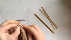 Как закрыть макушку шапки, связанной лицевой гладью