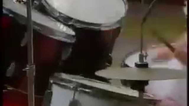 Funny North Korean Kids Playing Drums смотреть онлайн