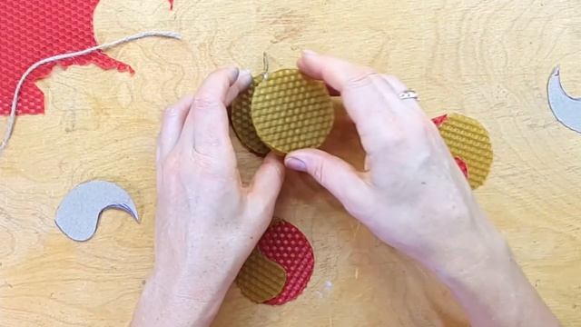 Свеча из вощины "Инь Ян". Мастер-класс. смотреть онлайн
