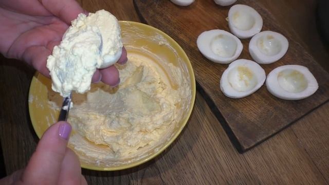 Остались ВАРЕНЫЕ ЯЙЦА ВКУСНЫЙ ЗАВТРАК ЯЙЦА , запеченные с сыром смотреть онлайн