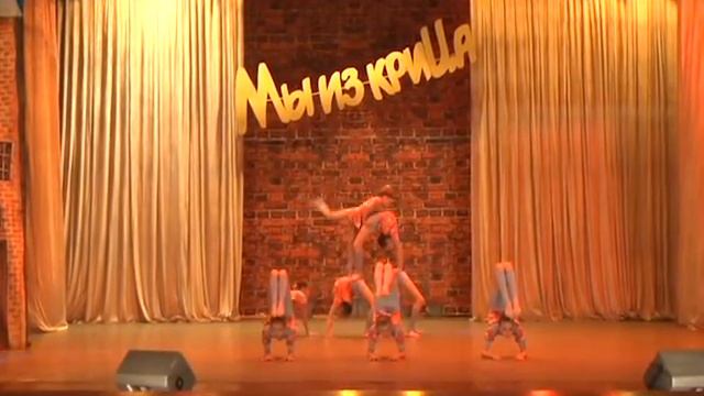 "Мы из криЦа" номер "Девка по саду ходила" смотреть онлайн