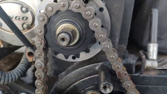Снегоход DINGO 125 замена ведомой звёздочки. смотреть онлайн