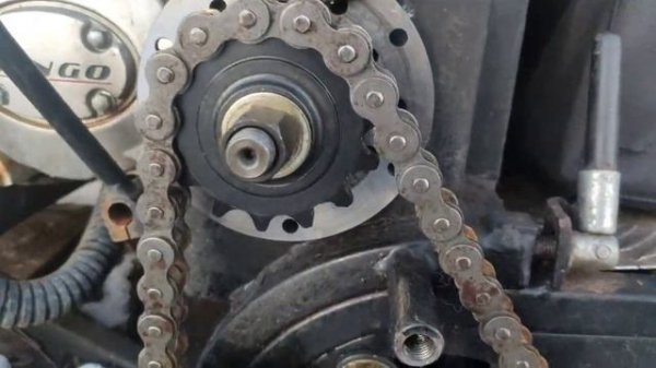 Снегоход DINGO 125 замена ведомой звёздочки.