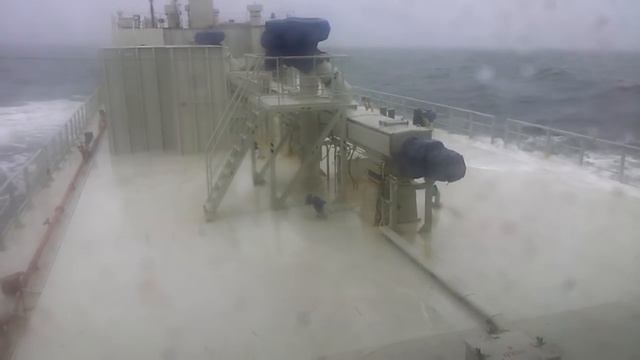 Шторм 7 баллов Бискайский пролив!!! Жесть!!! смотреть онлайн