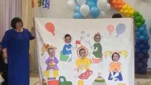 Сценка «На горшочках мы сидим».