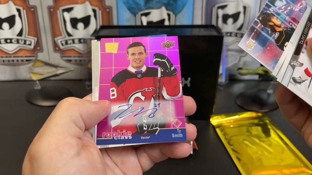 ARE YOU KIDDING ME?!? Opening up Goldbox Hockey! смотреть онлайн
