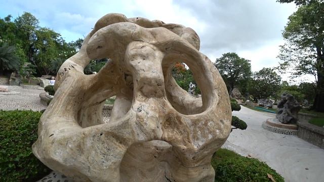 Пapк миллиoнoлeтниx кaмнeй в Пaттaйя смотреть онлайн