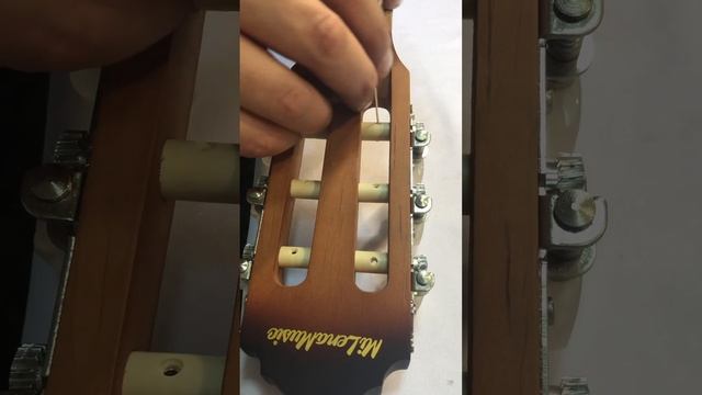 КАК заменить струны на КЛАССИЧЕСКОЙ гитаре? | SKIFMUSIC.RU смотреть онлайн