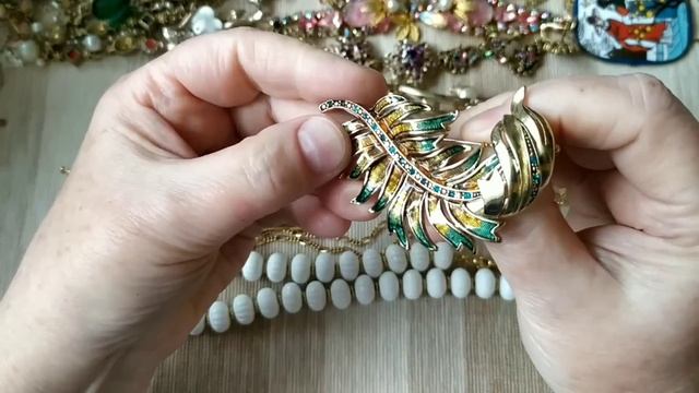 72. Винтажный лот от компании Monet , ремонт и немного травм. смотреть онлайн