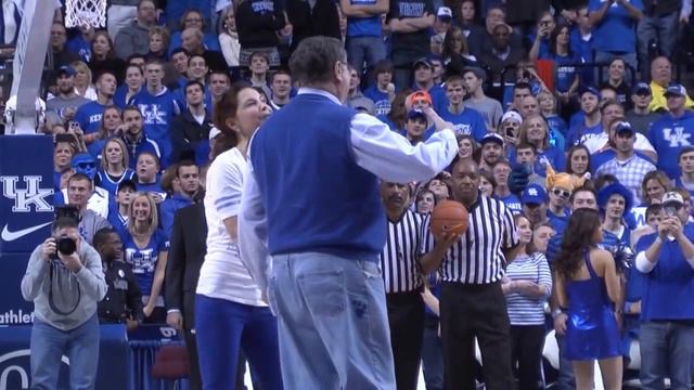 Ashley Judd and Rupp Arena Crowd Wish Joe B. Hall a Happy Birthday смотреть онлайн
