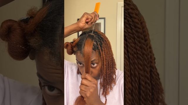 Installing mini twists #curlyhair #naturalhair #haircare #4chair #minitwists #hairstyle #twistout смотреть онлайн