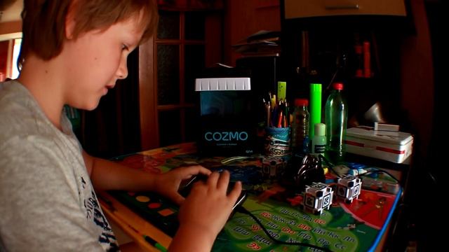 Cozmo робот включение и настройка КОЗМО