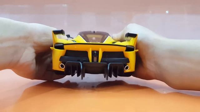 Bburago 1/18 Diecast - Ferrari FXX K смотреть онлайн
