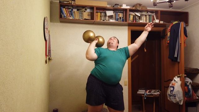 Тренировка жима гантелей Инча от 45 кг до 62 кг / Inch dumbbells press training from 45 kg to 62 kg смотреть онлайн